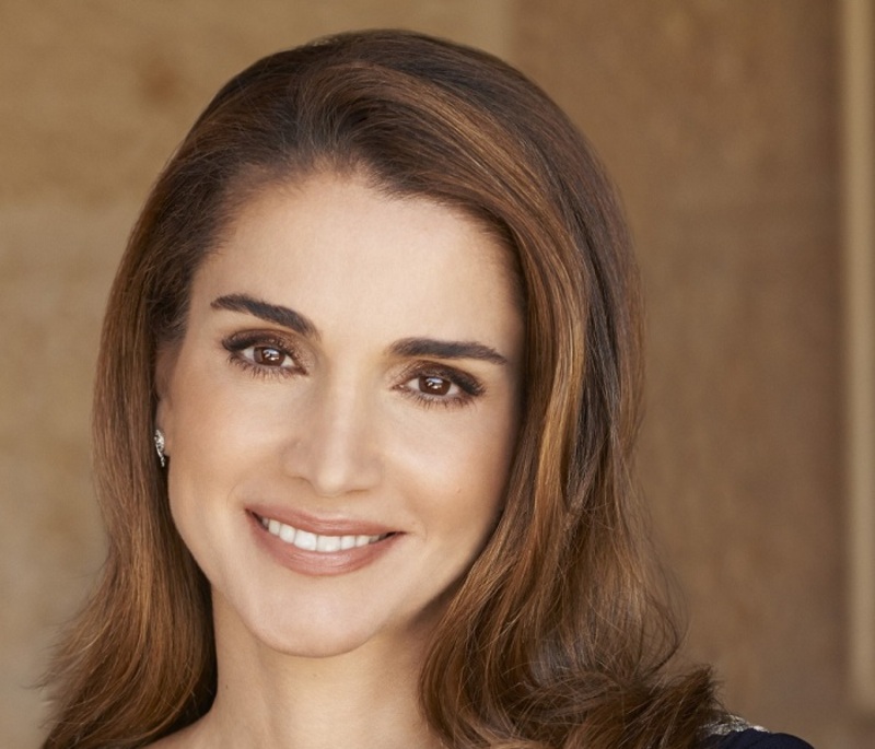 سيلفي الملكة رانيا مع ملك الأردن وولي العهد تشعل مواقع التواصل الاجتماعي في عيد الاستقلال